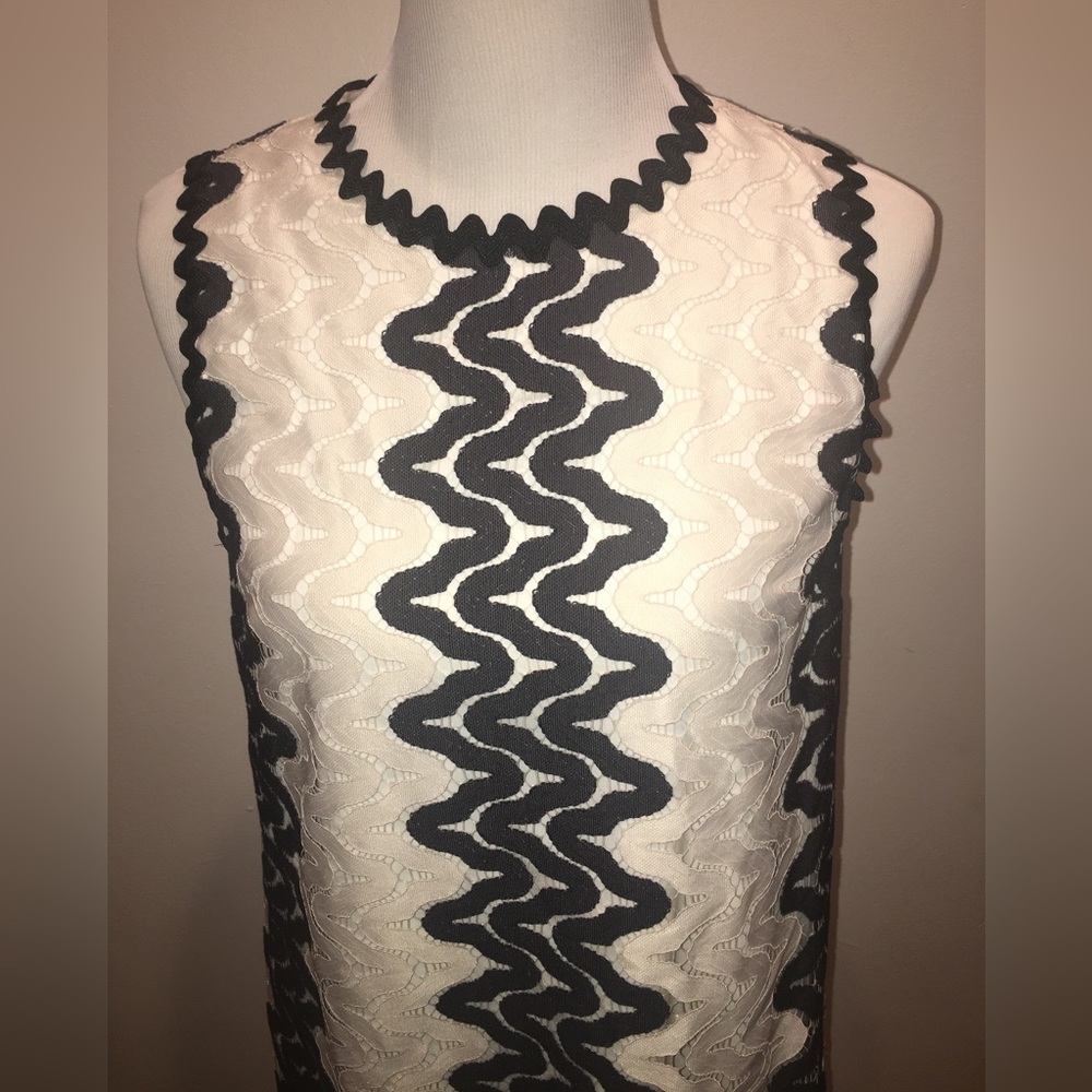Kate Spade Lace Shift Cream and Black Dress - Size 6 - Picture 5 of 14